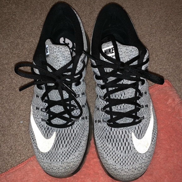 Nike Shoes - Nike like new! Nike Shoes - Nike like new!